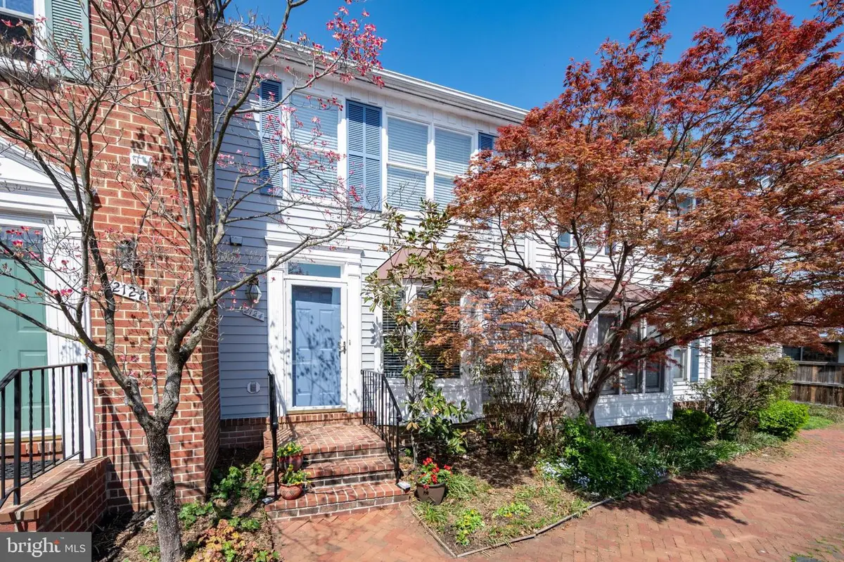 2124 N Tazewell Ct, Arlington, VA 22207 - #1