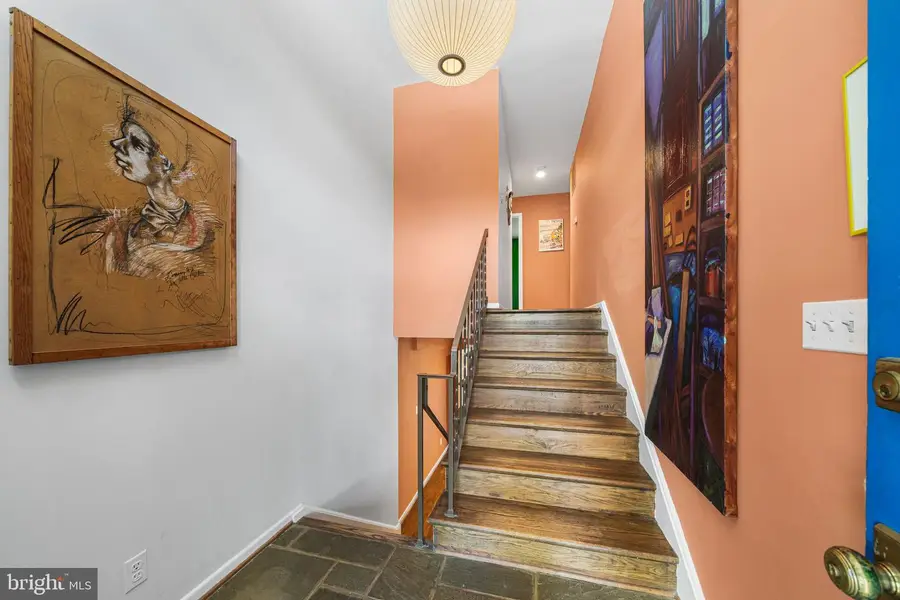 2705 N Upshur St, Arlington, VA 22207 - #2