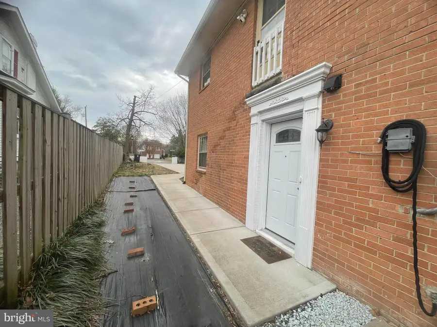 913 N Harrison St, Arlington, VA 22205 - #3