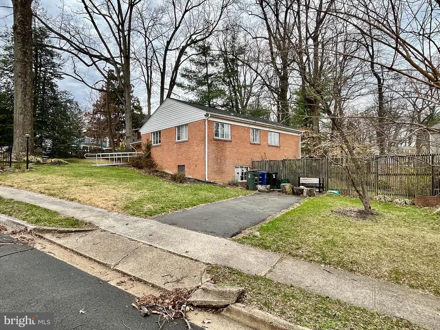 2750 N Wyoming St N, Arlington, VA 22213 - #3