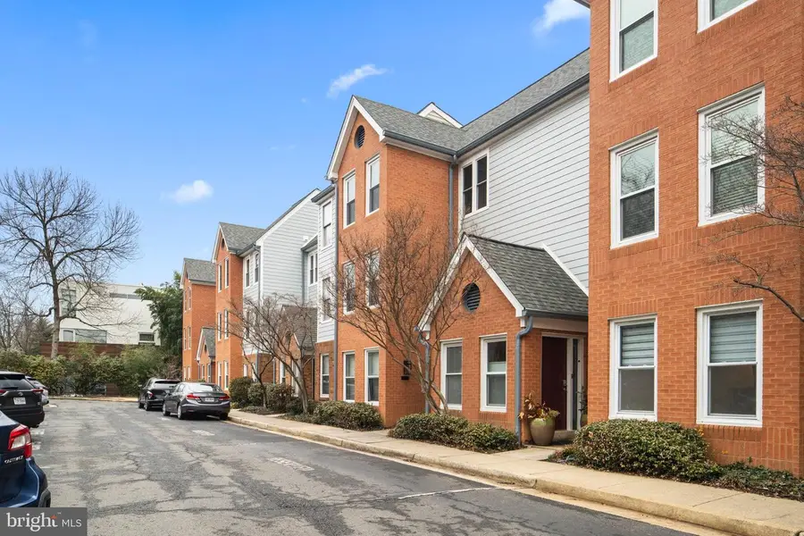 2105 N Rolfe St #a, Arlington, VA 22209 - #3
