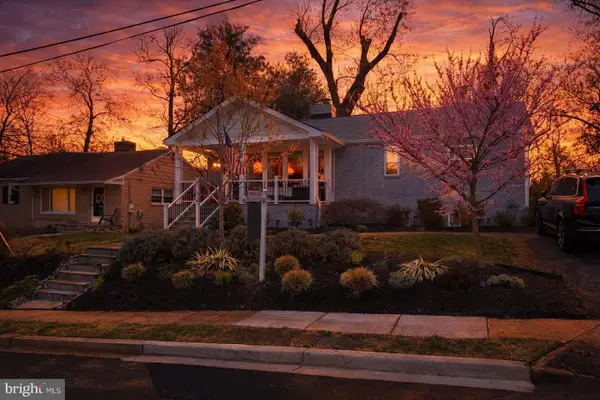 5917 9th St N, ARLINGTON, VA 22205