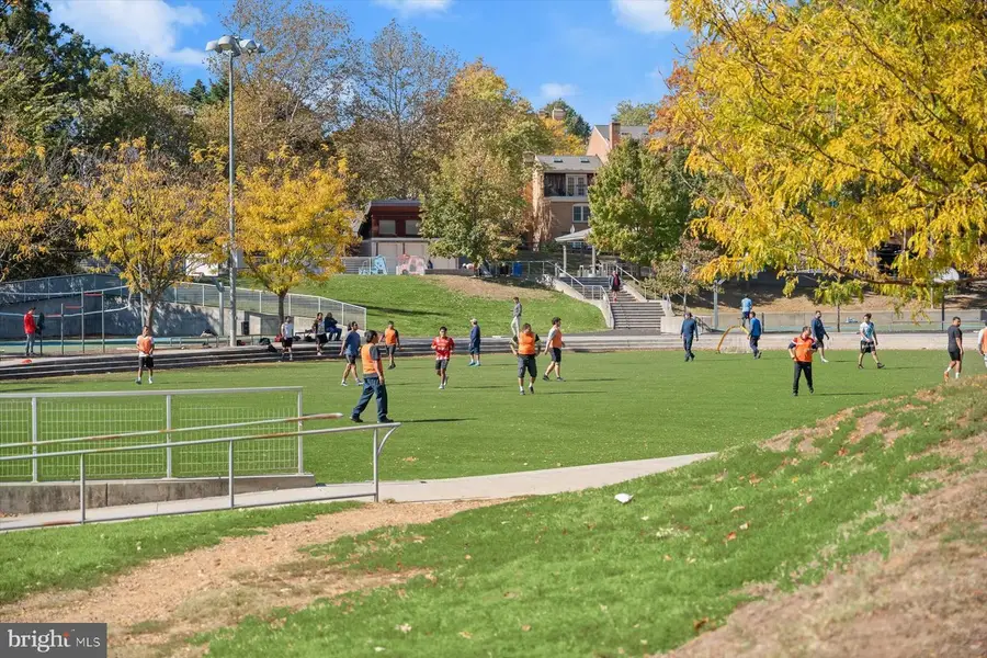 2239 Fairfax Dr N, Arlington, VA 22201 - #2