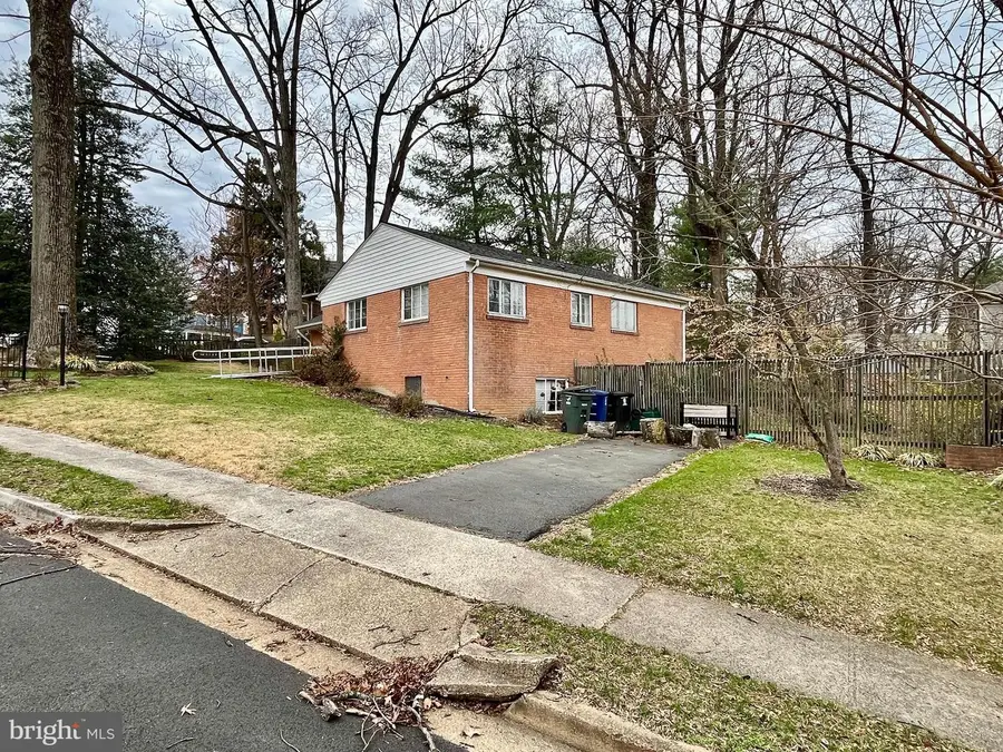 2750 N Wyoming St, Arlington, VA 22213 - #2