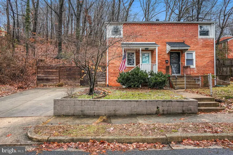 3829 S Four Mile Run Dr, Arlington, VA 22206 - #2