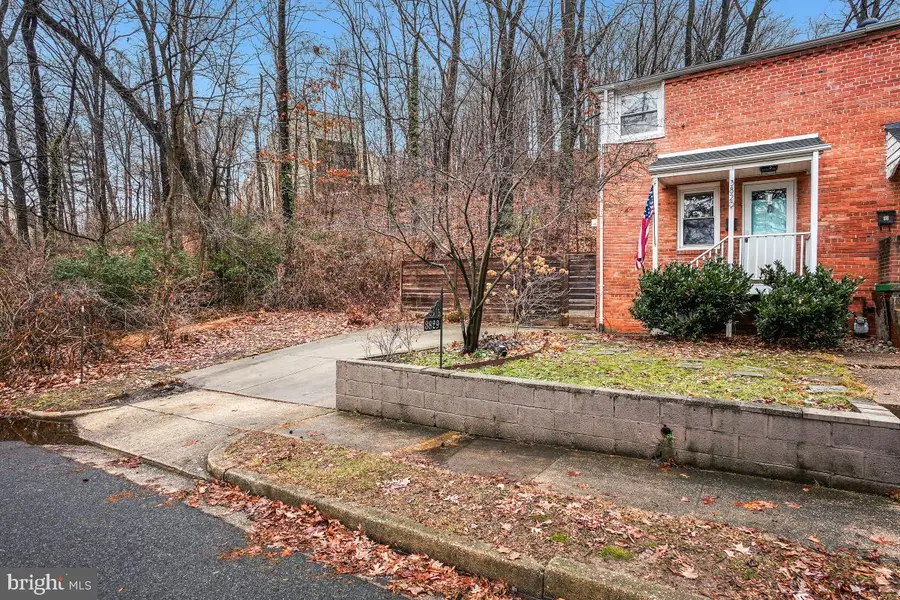 3829 S Four Mile Run Dr, Arlington, VA 22206 - #3