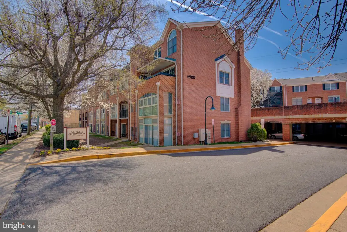 6908 Fairfax Dr #100, Arlington, VA 22213 - #1
