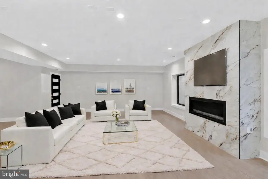 4246 15th St N, Arlington, VA 22207 - #2