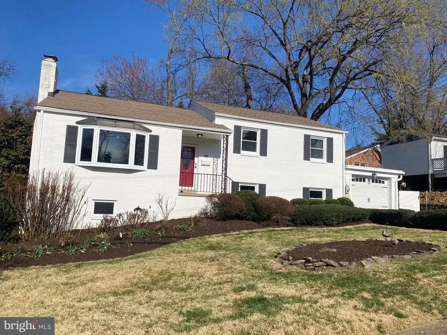 3907 N Woodstock St, Arlington, VA 22207 - #2