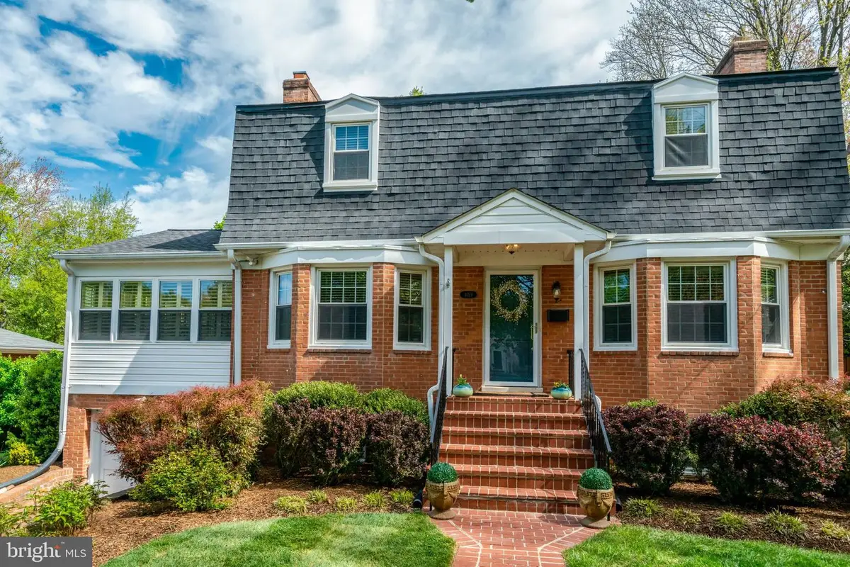 4019 N Chesterbrook Rd, Arlington, VA 22207 - #1