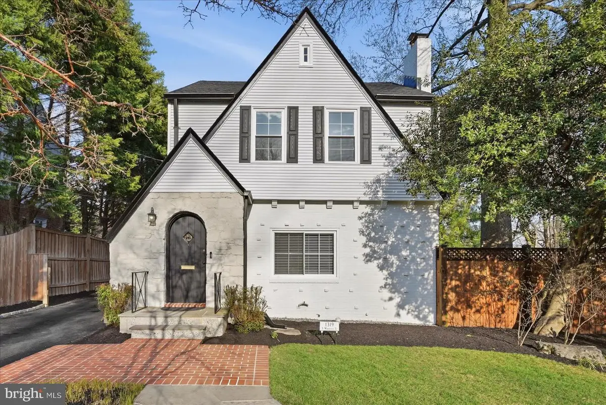 1319 N Wakefield St, Arlington, VA 22207 - #1