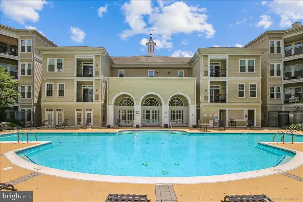 2055 26th St S #5-302, ARLINGTON, VA 22206