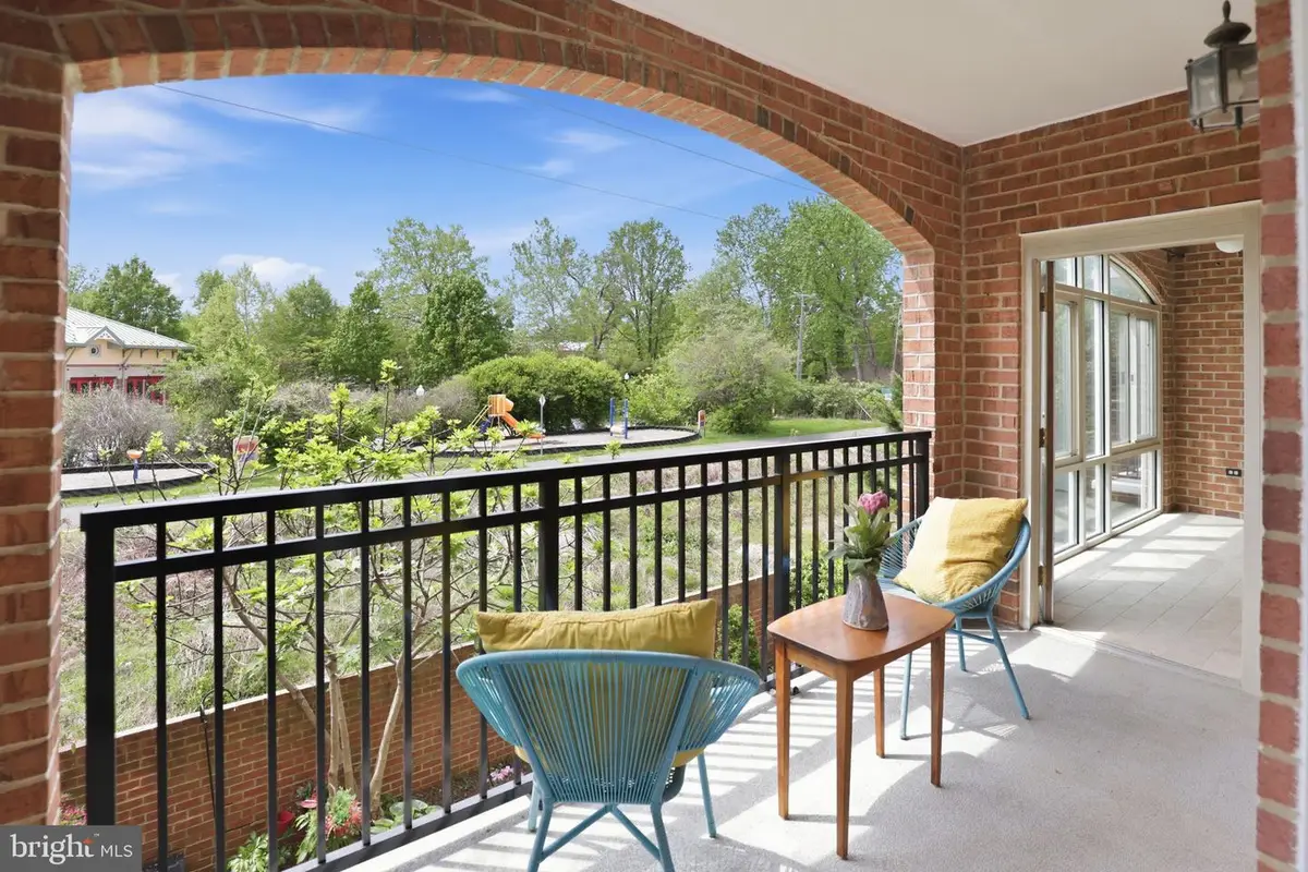 6924 Fairfax Dr #230, Arlington, VA 22213 - #1