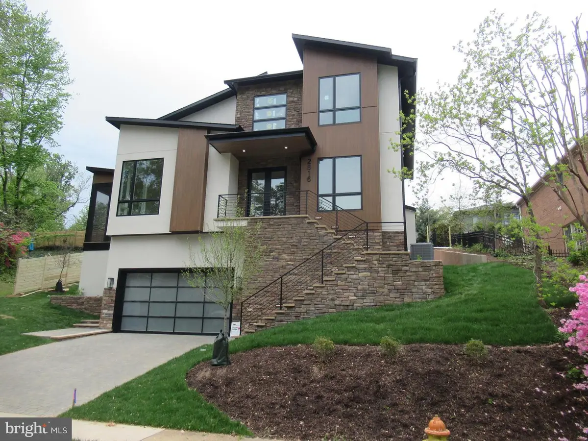 2816 N Jefferson St, Arlington, VA 22207 - #1