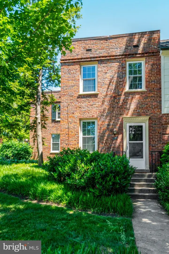 1303 S Barton St #211, Arlington, VA 22204 - #3