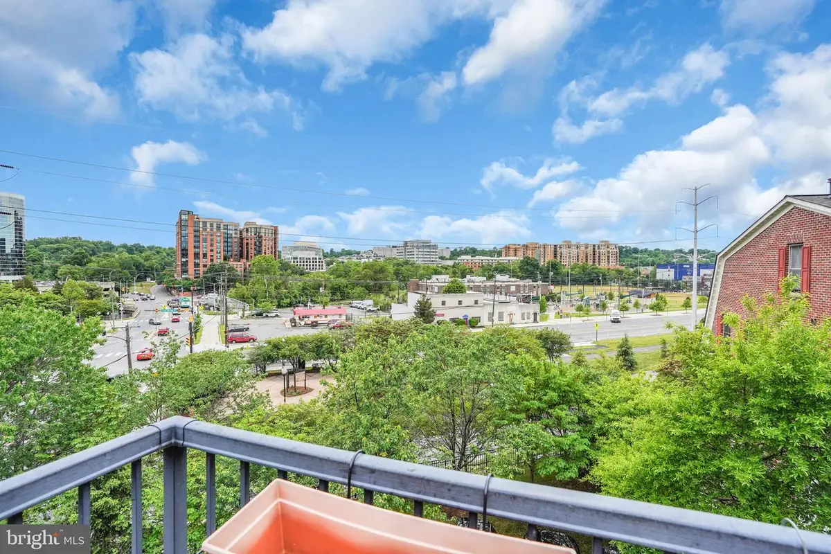 2619 S Kenmore Ct, Arlington, VA 22206 - #1