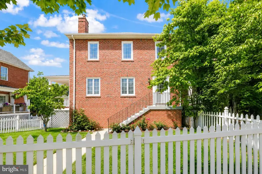 2012 S Glebe Rd, Arlington, VA 22204 - #2
