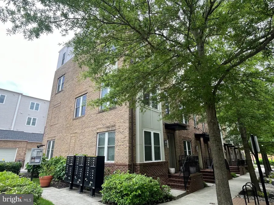 1121 S Lincoln St, Arlington, VA 22204 - #2