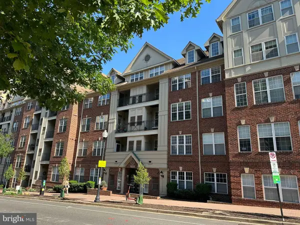 2330 14th St N #204, ARLINGTON, VA 22201