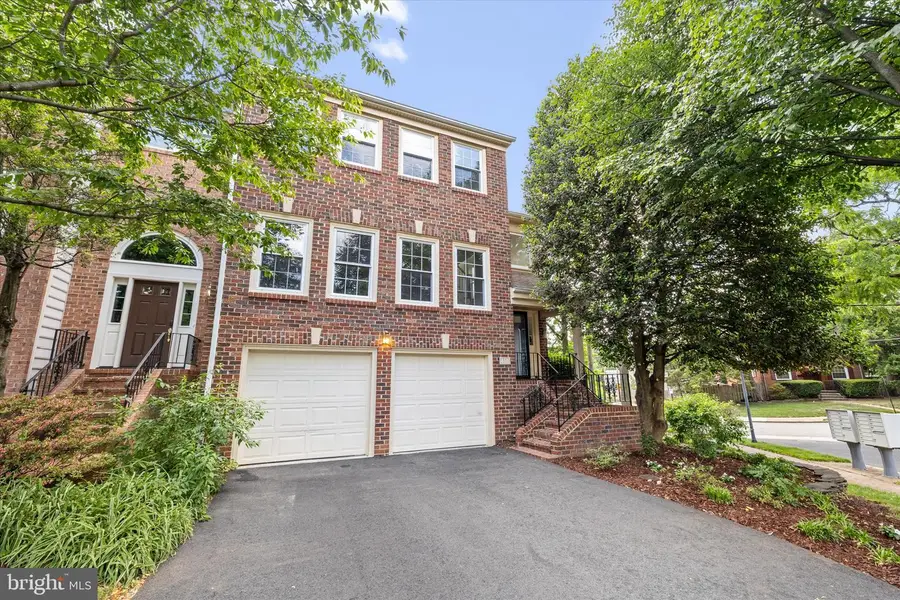 4418 S Pershing Ct, Arlington, VA 22204 - #2