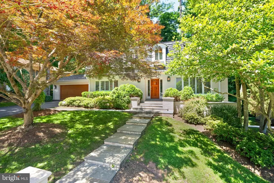 4136 Round Hill Rd, Arlington, VA 22207 - #2