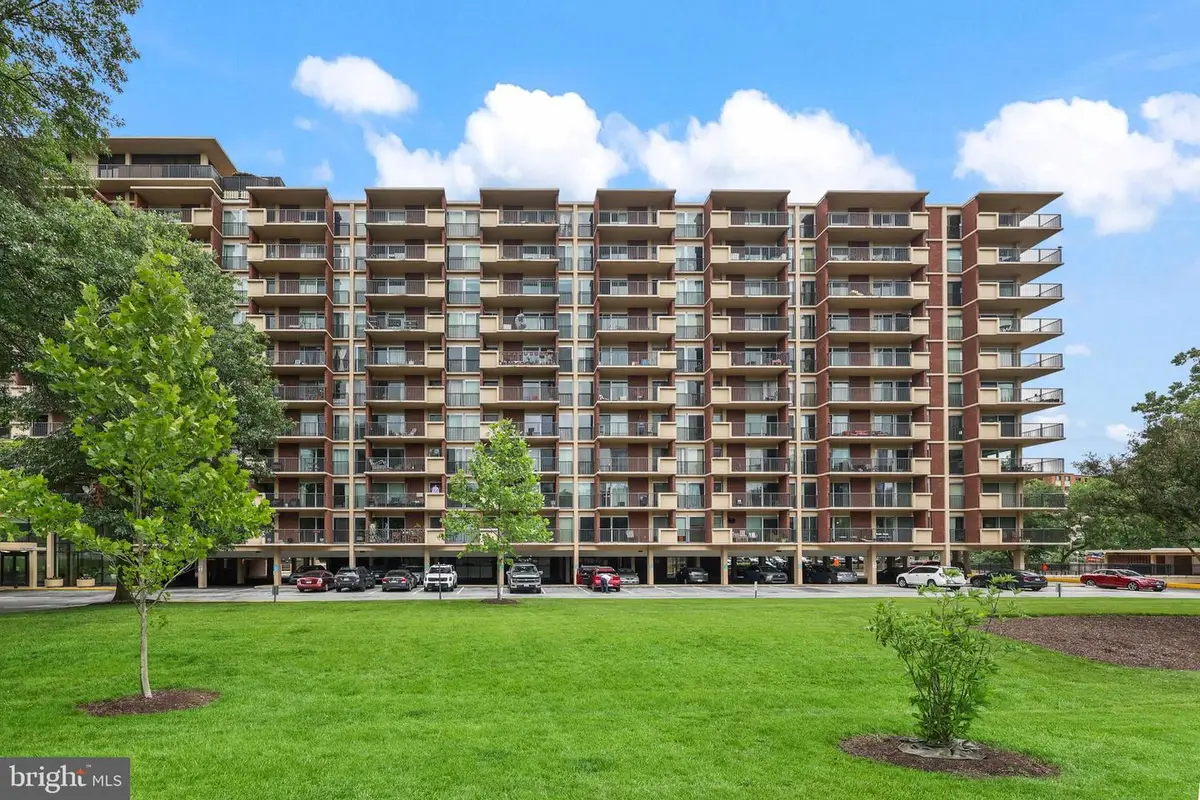 1300 Army Navy Dr #320, Arlington, VA 22202 - #1