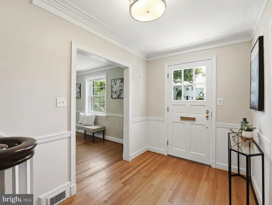 2328 S Nash St, Arlington, VA 22202 - #3