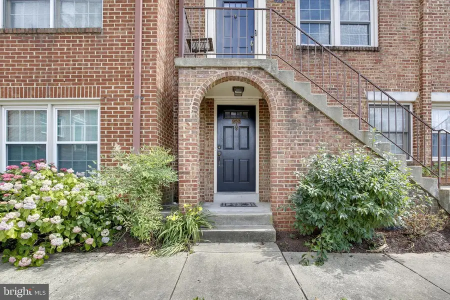 953 S Scott St #1, Arlington, VA 22204 - #2
