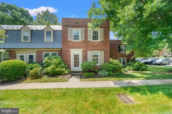 1021 S Barton St #124, ARLINGTON, VA 22204