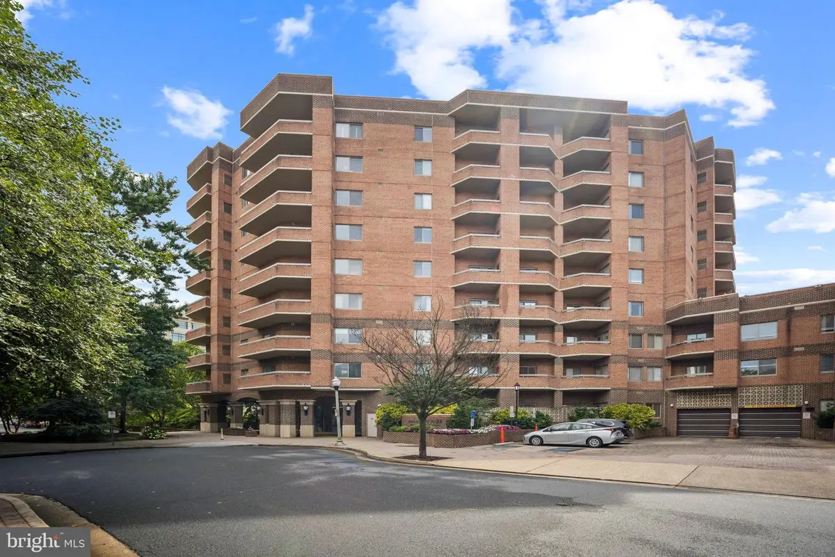 1050 N Stuart St #411, Arlington, VA 22201 - #1