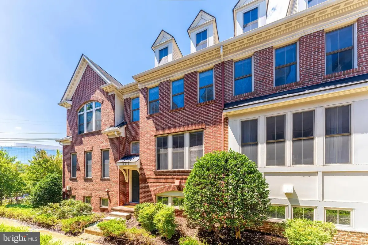 2619 S Kenmore Ct, Arlington, VA 22206 - #1