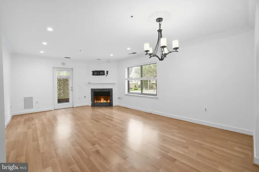 1050 N Stuart St #122, Arlington, VA 22201 - #2