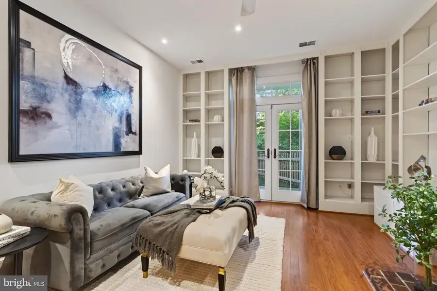 1739 N Wakefield St N, Arlington, VA 22207 - #2