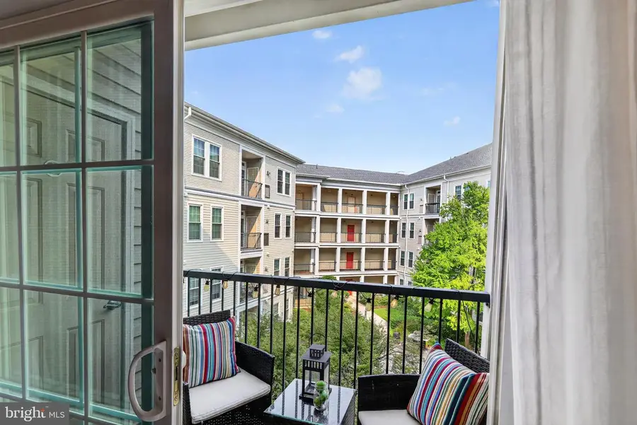 2465 Army Navy Dr #1-202, Arlington, VA 22206 - #3