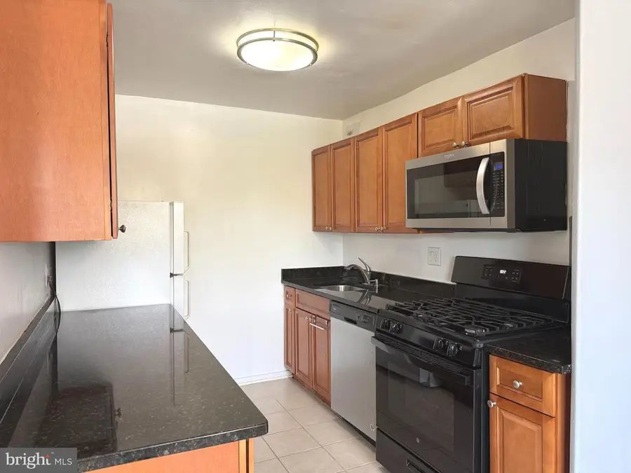 1300 S Arlington Ridge Rd #512, Arlington, VA 22202 - #3