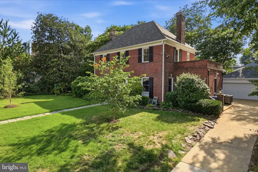 824 S Courthouse Rd, Arlington, VA 22204 - #2