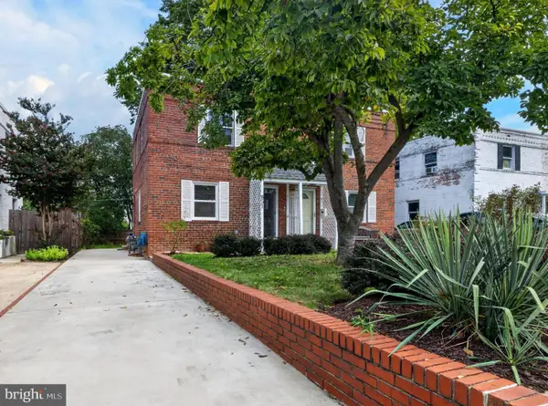 851 S Ivy St, ARLINGTON, VA 22204