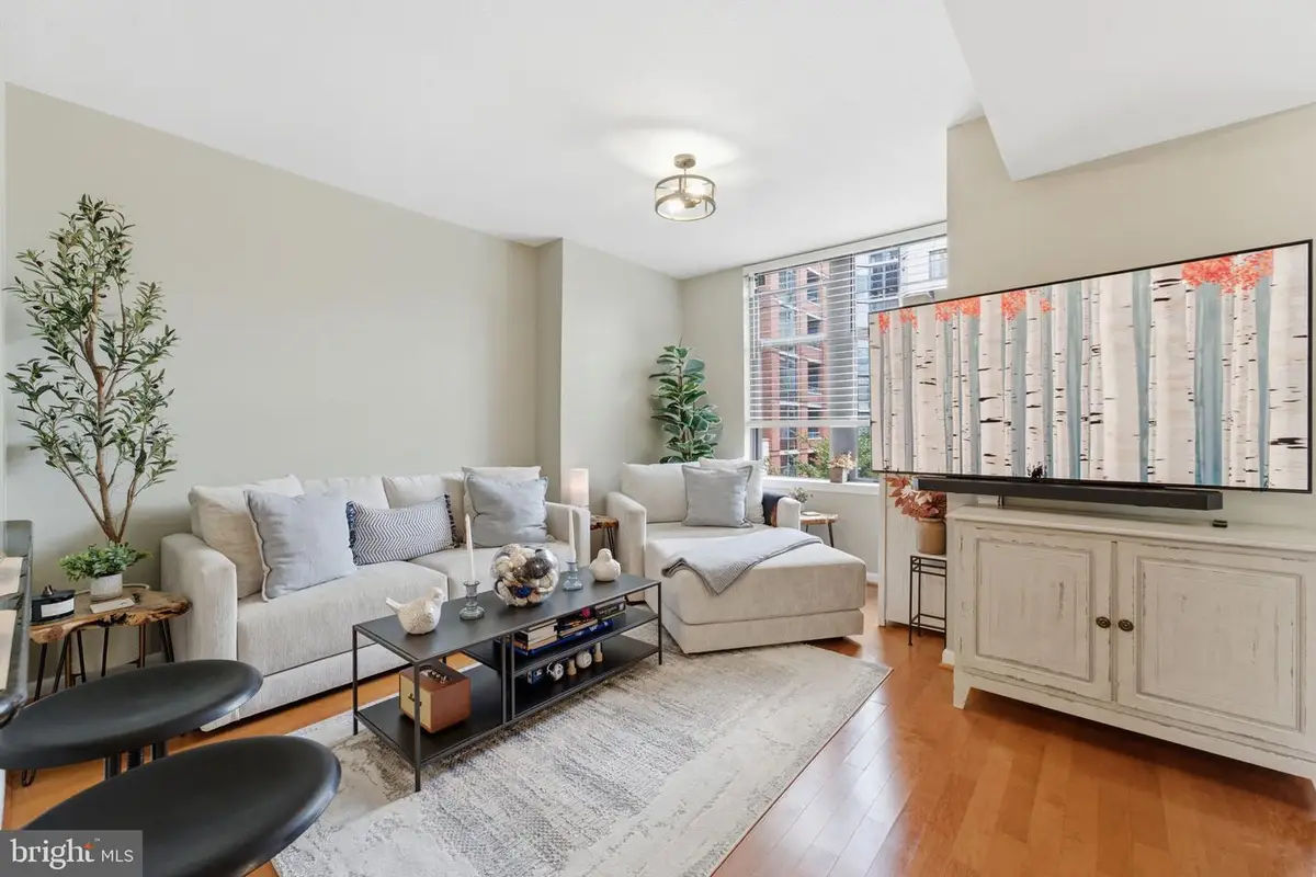 1021 N Garfield St #323, Arlington, VA 22201 - #1