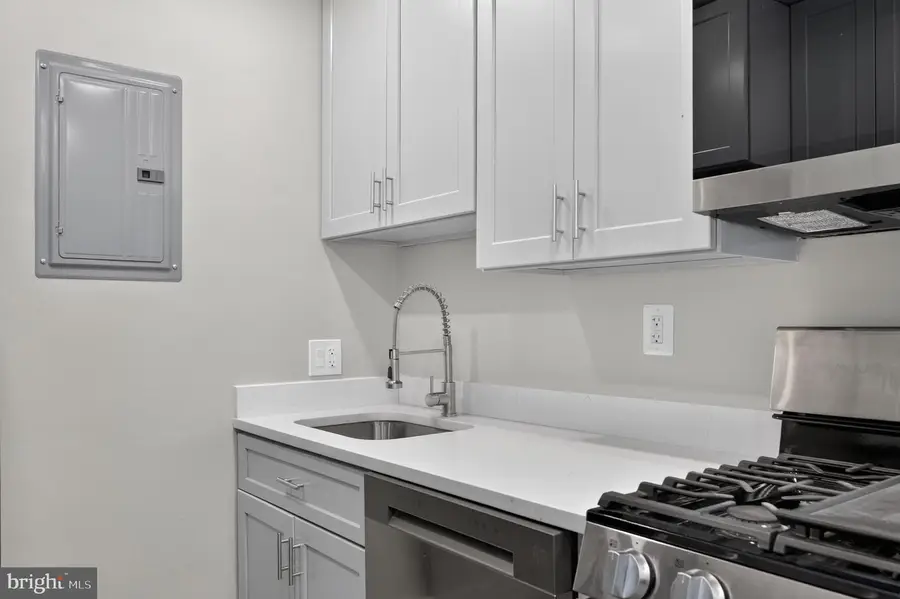 2026 N Vermont St #301, Arlington, VA 22207 - #3