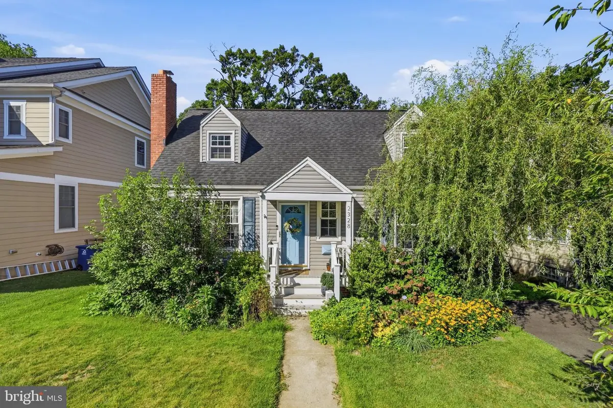 2328 N Columbus St, Arlington, VA 22207 - #1
