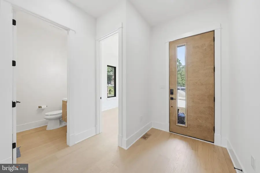 844 N Burlington St, Arlington, VA 22203 - #2
