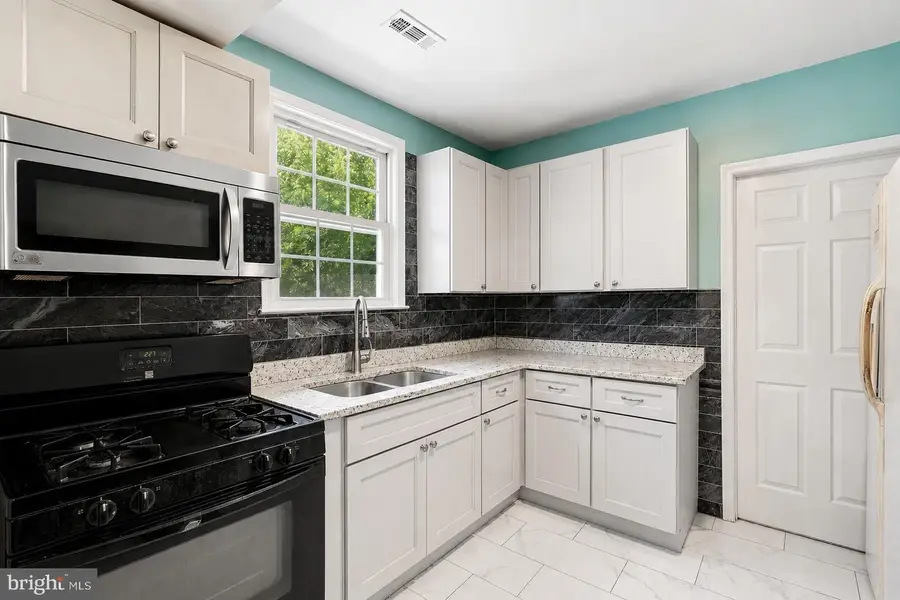 2506 S Eads St, Arlington, VA 22202 - #3