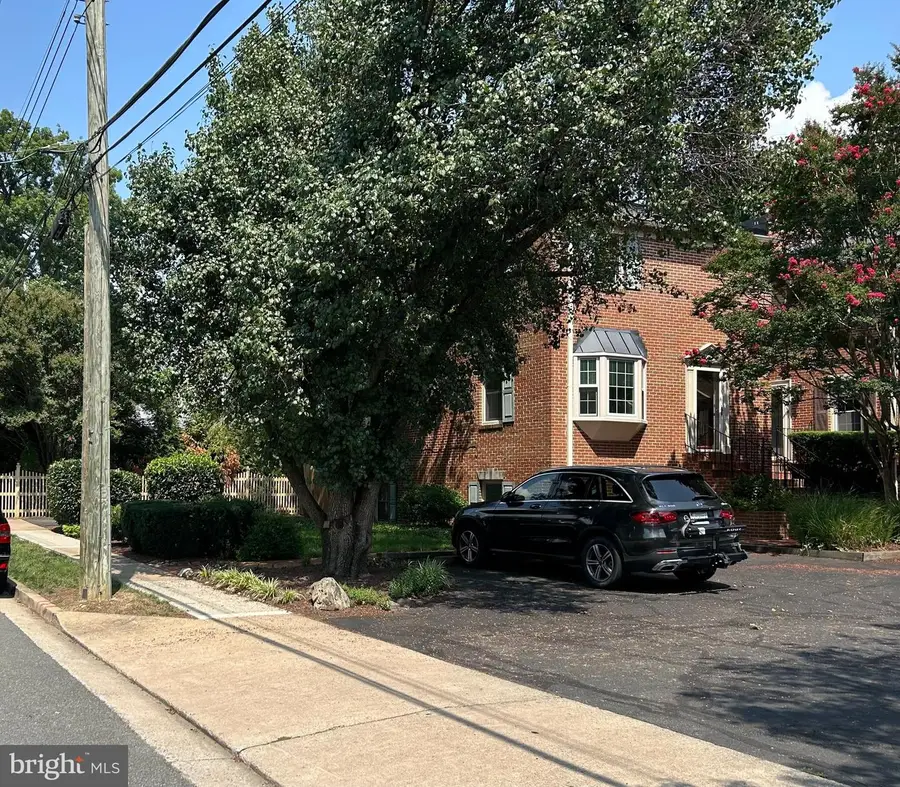 2133 N Lincoln St, Arlington, VA 22207 - #3