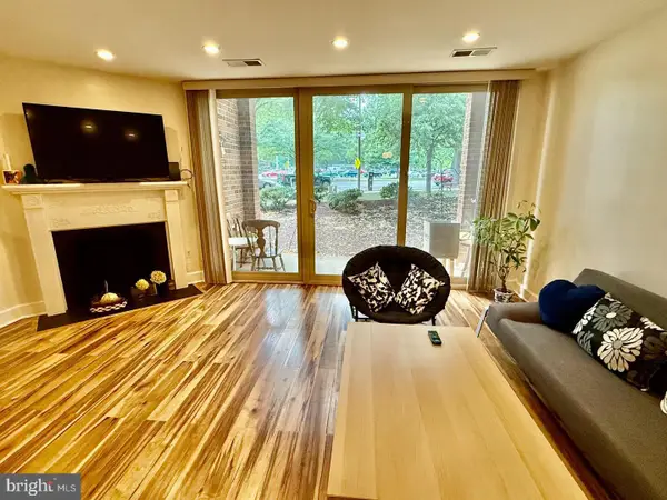 1605 S Hayes St #1, ARLINGTON, VA 22202