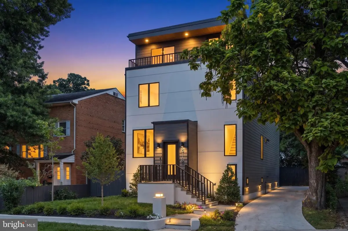 818 N Edgewood St, Arlington, VA 22201 - #1