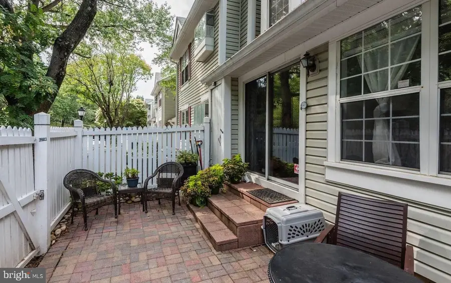 2925 S Woodstock St #d, Arlington, VA 22206 - #3