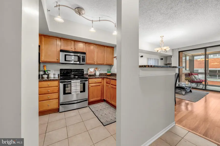 1001 N Vermont St #905, Arlington, VA 22201 - #3