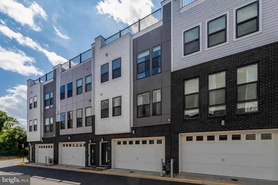 1020 S Taylor Ct, Arlington, VA 22207 - #2