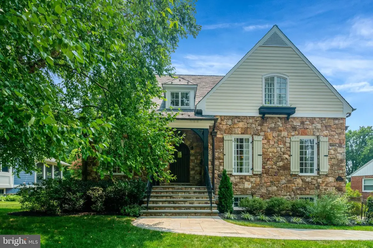 3212 N Rochester St, Arlington, VA 22213 - #1