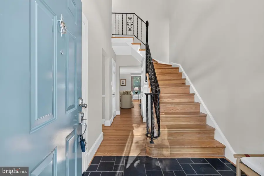 1303 N Lynnbrook Dr N, Arlington, VA 22201 - #2